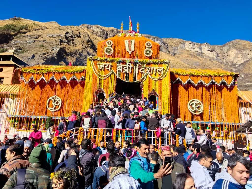 उत्तराखंड में 45 दिन के अंदर 28 लाख श्रद्धालुओं ने किए दर्शन, केदारनाथ धाम पहुंचने वालों का आंकड़ा 10 लाख पार।
