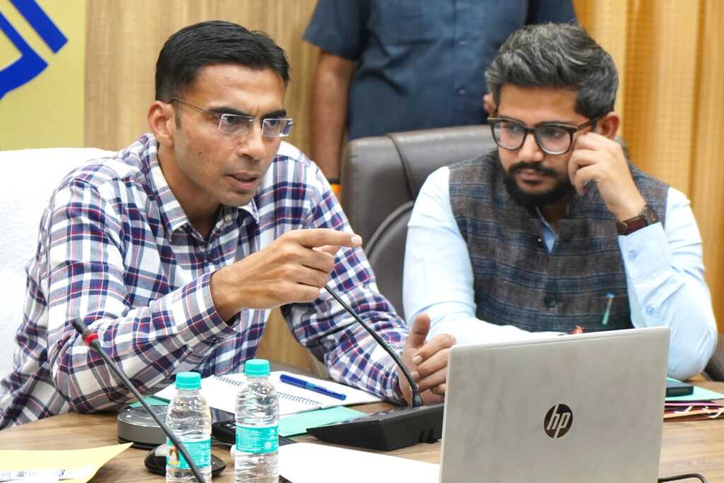 उत्तराखंड में प्रशासन का पड़ा हथोड़ा तो स्कूल प्रबंधन के होश आए ठिकाने, जमा कराई 5,72,000 की पेनल्टी; बैकफुट पर आए नामी गिरामी निजी स्कूल।