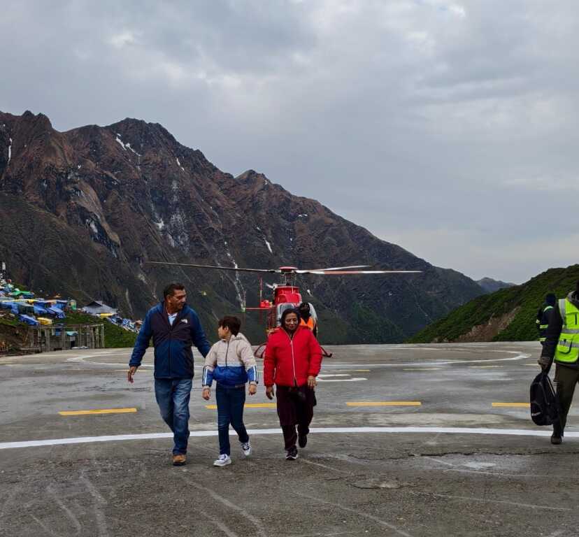 उत्तराखंड में थंबी एविएशन का हेलिकॉप्टर लौटा, पांच दिनों में 4500 से अधिक टिकट हुए रद्द, बैरंग लौटे यात्री।