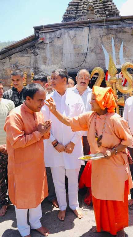 उत्तराखंड में पर्यटन सर्किट से जोड़ा जायेगा पैठाणी का राहु मंदिरः डॉ. धन सिंह रावत, पौड़ी सांसद अनिल बलूनी के साथ किये राहु मंदिर के दर्शन।