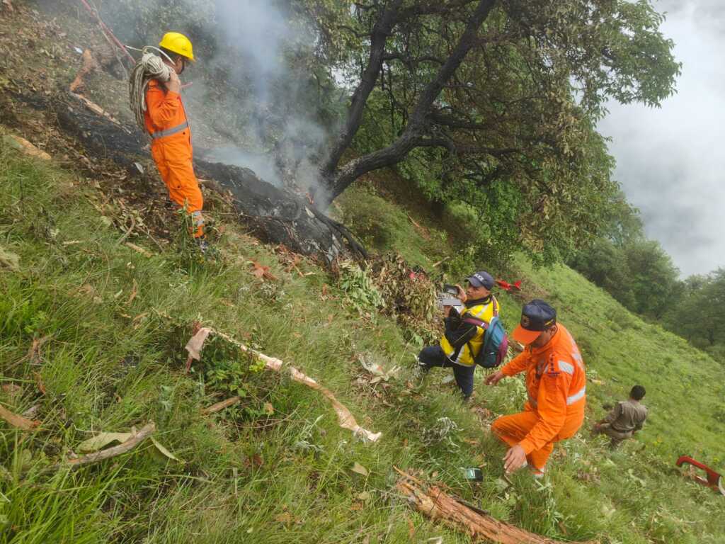 उत्तराखंड के चार धाम में हेलीकॉप्टर सेवा पर रोक लगाई गई है यूकाड़ा और डीजीसीए ने लगाई रोक।