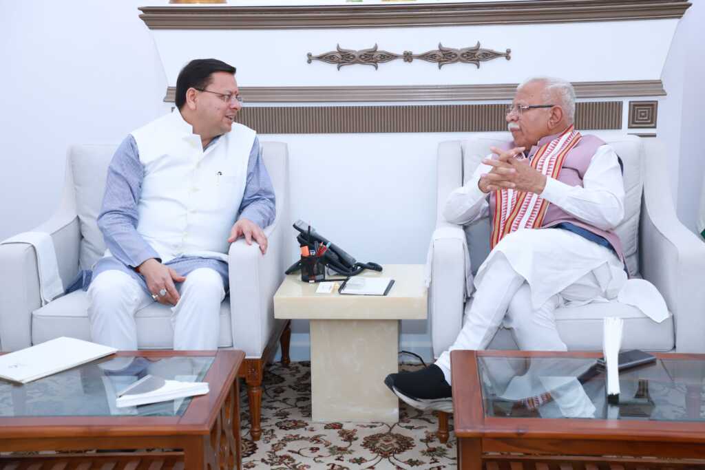 उत्तराखण्ड के मुख्यमंत्री  पुष्कर सिंह धामी ने केन्द्रीय ऊर्जा व आवास एवं शहरी कार्य मंत्री  मनोहर लाल खट्टर से की मुलाक़ात, इन मुद्दों पर की चर्चा।