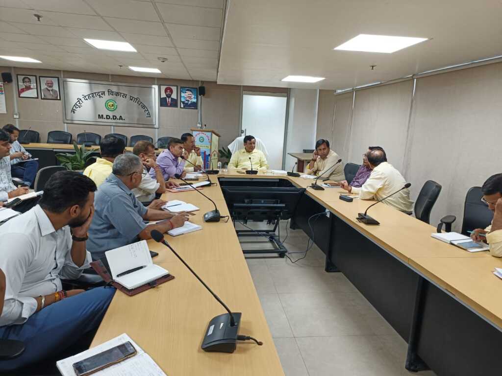 उत्तराखंड में MDDA VC बंशीधर ने ली महत्वपूर्ण बैठक, देहरादून शहर के लिए इन विकास योजनाओं को दी मंजूरी।