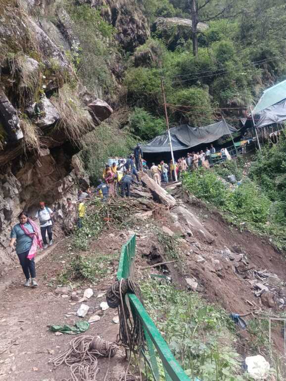 उत्तराखंड के यमुनोत्री पैदल मार्ग रेस्क्यू अपडेट, 2 की मौत एक घायल।