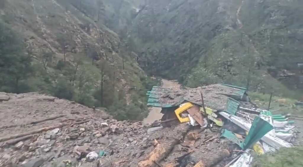 उत्तराखंड के उत्तरकाशी मे यहाँ बादल फटा, कई मजदूर लापता।