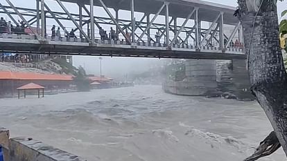 उत्तराखंड में अलकनंदा का जलस्तर नहीं हो रहा कम, सुरक्षा कर्मियों को अलर्ट मोड पर रहने के निर्देश।