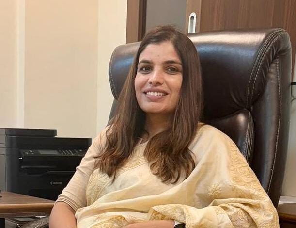 उत्तराखंड में शराब के ठेकेदार दबाकर बैठे हैं 319 करोड़, अब चलेगा आबकारी आयुक्त का डंडा, आबकारी आयुक्त ने शराब कारोबारियों से वसूली के लिए विशेष अभियान चलाने को कहा।