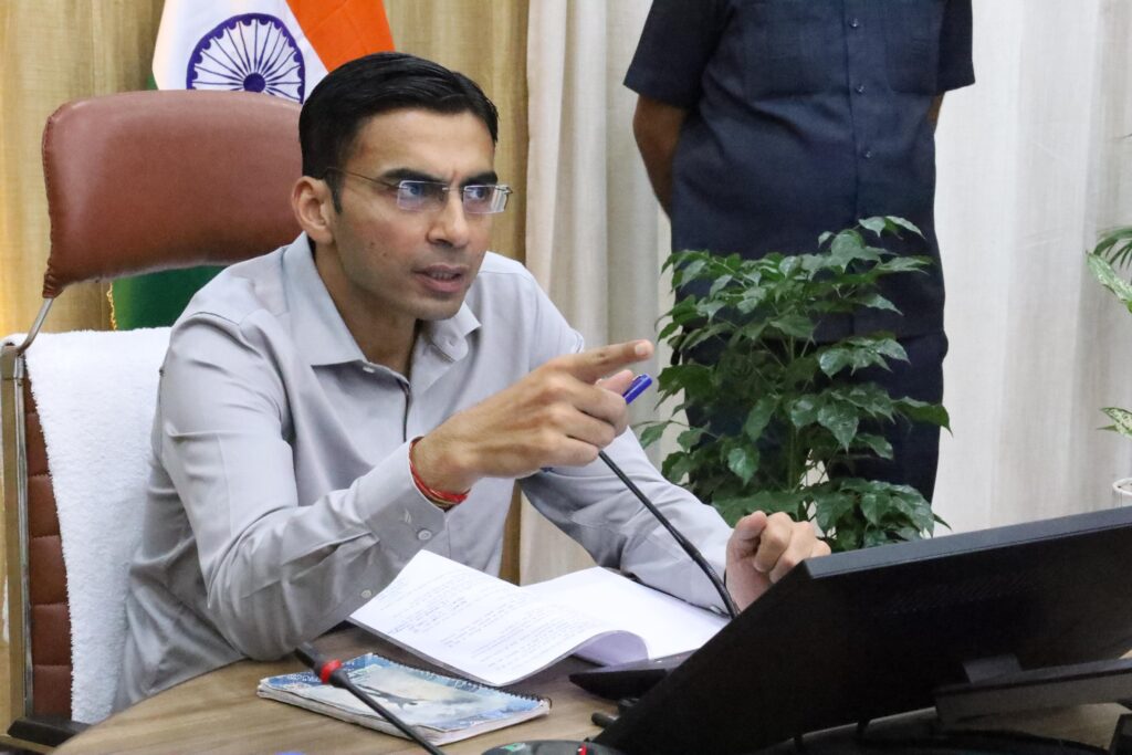 उत्तराखंड में डीसीबी बैंक के आए होश ठिकाने, ब्रांच सील होने के बाद विधवा महिला का होम लोन किया शून्य।