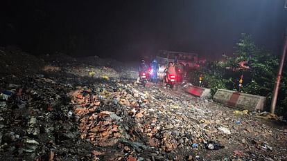 उत्तराखंड में मूसलाधार बारिश से बढ़ी परेशानी, सड़क पर बहा नालों का पानी, दून मार्ग पर मलबा आने से ट्रैफिक जाम।