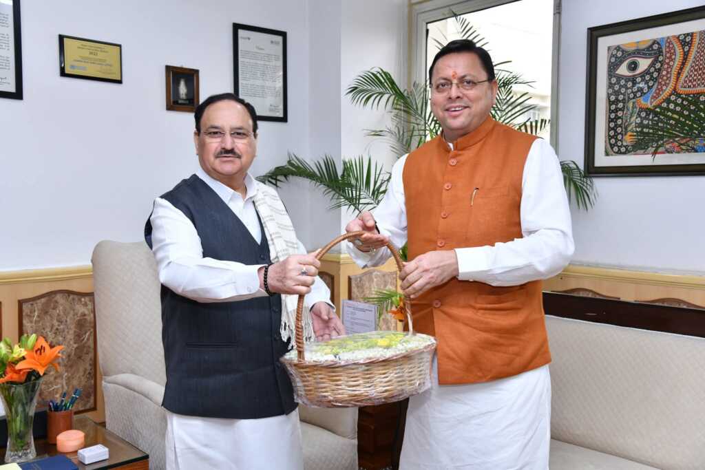 उत्तराखंड में केंद्रीय स्वास्थ्य मंत्री जेपी नड्डा से प्रदेश के मुख्यमंत्री पुष्कर सिंह धामी ने मुलाकात की।