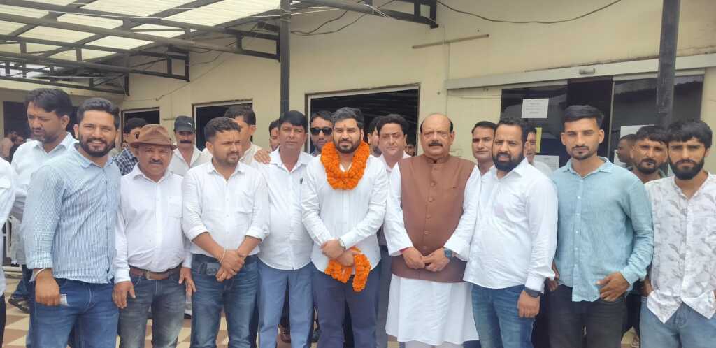 उत्तराखंड में प्रीतम सिंह के परिवार का एक और सदस्य राजनीति मे बेटे अभिषेक ने पंचायत चुनाव से की शुरुआत।