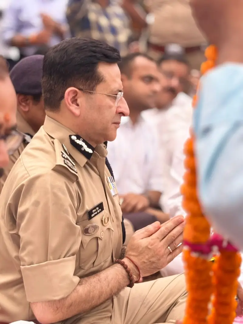 उत्तराखंड में कांवड़ मेले को सकुशल संपन्न कराने हेतु डीजीपी ने लिया मां गंगा का आशीर्वाद।