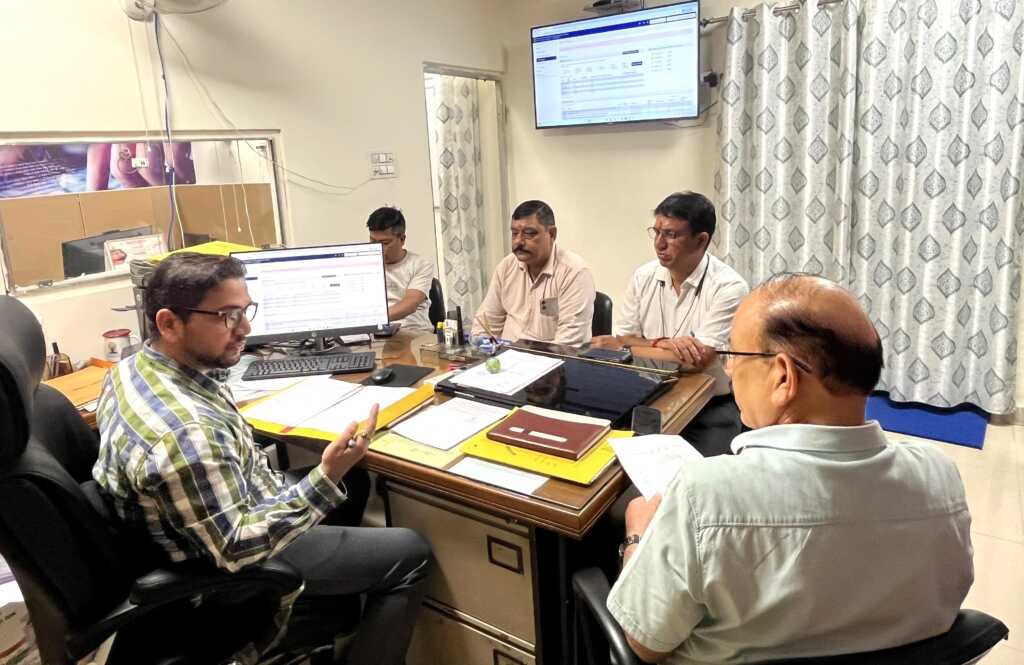 उत्तराखंड में पंचायत चुनाव के लिए कार्मिकों का दूसरा रेंडमाइजेशन संपन्न, राजधानी के 1090 पोलिंग बूथों के लिए  रिजर्व सहित बनाई गई 1208 पोलिंग पार्टियां।