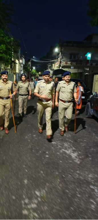 उत्तराखंड में यहाँ मलीन बस्तियों में नशा तस्करी की शिकायतों पर पुलिस ने चलाया चैकिंग अभियान।