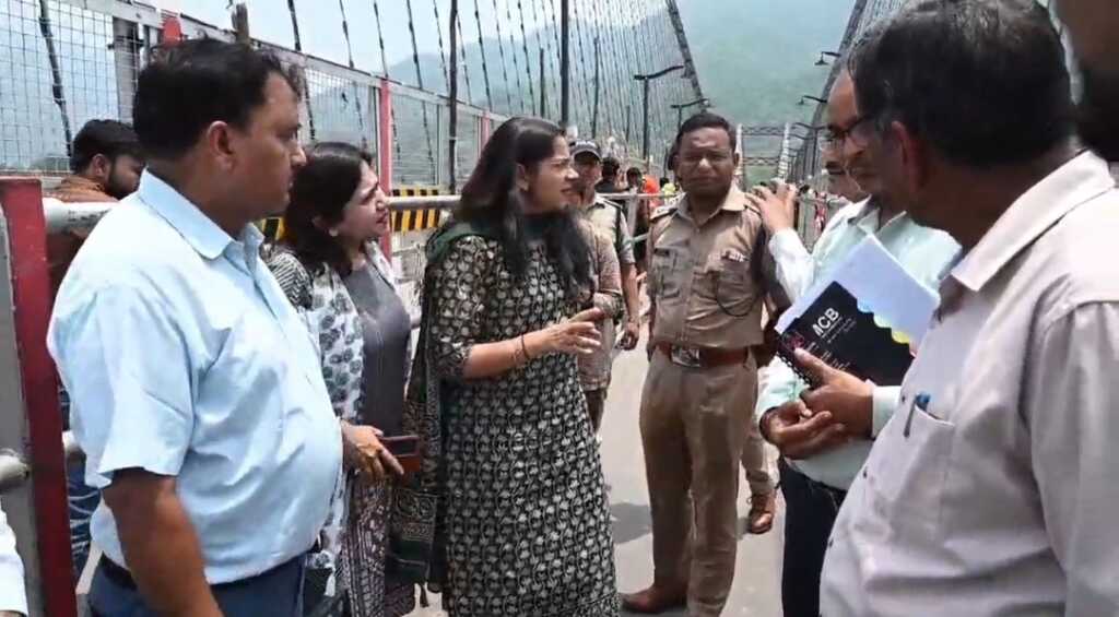 उत्तराखंड में यहाँ कांवड़ यात्रा मार्ग पर होटलों पर माल‍िकों के लिखे जाएं नाम, डीएम और एसएसपी ने तैयार‍ियों का जायजा लेते हुए द‍िए न‍िर्देश।