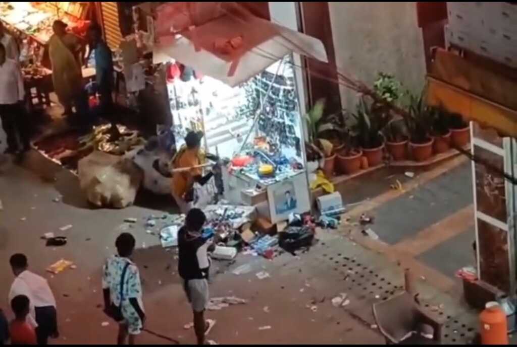 उत्तराखंड में यहाँ दुकानदार से बहस के बाद भड़के कांवड़िए, दुकान पर मचाया तांडव — तोड़फोड़ का वीडियो वायरल, पुलिस सख्त किया गिरफ्तार।