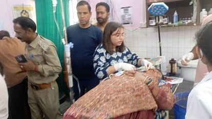 उत्तराखंड में कुमोला तोक में घास काटने गई महिला पर गुलदार ने किया हमला, गंभीर हालत में हायर सेंटर रेफर।