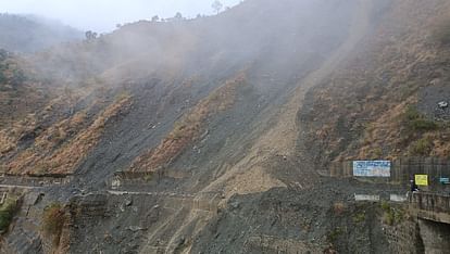 उत्तराखंड में कालसी-चकराता मोटर मार्ग पर हुआ भूस्खलन, कहर बनकर टूटी पहाड़ी, मलबा हटाकर रास्ता खोला गया।