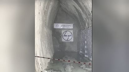 उत्तराखंड में ऋषिकेश-कर्णप्रयाग रेल लाइन: देवप्रयाग से जनासू के बीच भारत की सबसे लंबी दोहरी रेल सुरंग का निर्माण पूरा।