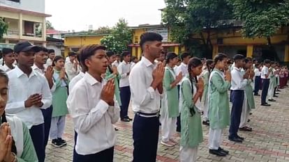 उत्तराखंड में अब स्कूलों की प्रार्थना सभा मे बच्चे  श्रीमद्भगव पढ़ें गेद् गीता, समझेंगे वैज्ञानिक दृष्टिकोण।