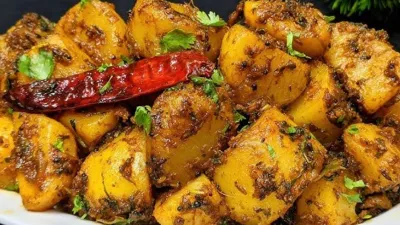 आइये ऐसे बनाएं पहाड़ी आलू के गुटके, इतना चटपटा और जायकेदार स्वाद कि बार-बार खाने का करेगा मन।