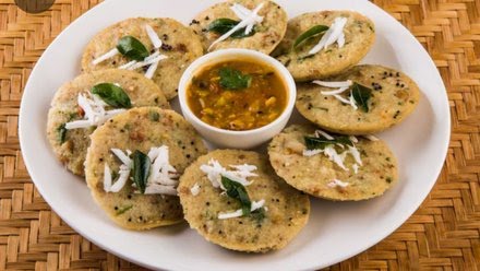 आइये अब ठंडी-ठंडी सुबह में करें गर्मागर्म फाइबर, प्रोटीन, आयरन से भरपूर हेल्थी ब्रेकफास्ट, नाश्ते में बनाएं बाजरे की इडली।