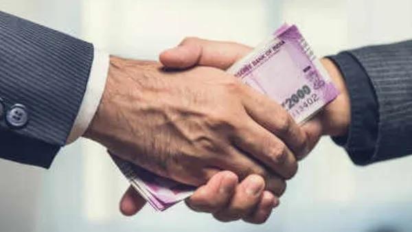 उत्तराखंड में यहाँ 10 हजार की घूस लेते रंगे हाथ पकड़ा गया पीडब्ल्यूडी का अमीन, मुआवजे के नाम पर कर रहा था खेल।