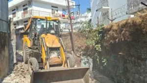 उत्तराखंड में ऋषिकेश के चंद्रेश्वर नगर में अवैध निर्माण पर चला निगम का बुलडोजर, जाम से मिलेगी मुक्ति।