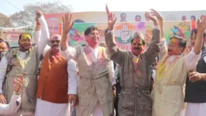 उत्तराखंड की राजधानी में कांग्रेस भवन पर दिग्गजों ने मनाई होली, अबीर-गुलाल से सराबोर हुए नेता।
