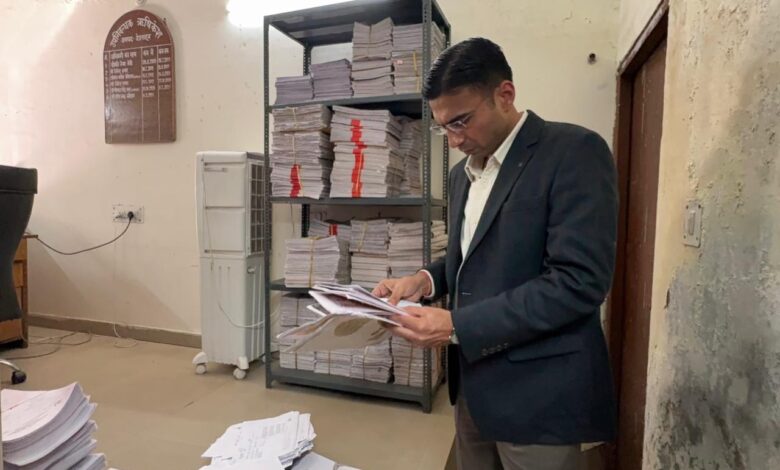 उत्तराखंड की राजधानी में सब रजिस्ट्रार सस्पेंड, करोड़ों की स्टांप चोरी और फर्जी कर्मचारी से काम कराने पर शासन का डंडा।