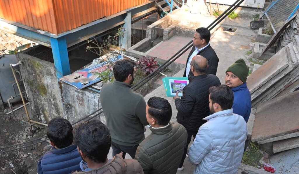 उत्तराखंड में IAS आर. राजेश कुमार ने किया निर्माणाधीन मल्टी लेवल पार्किंग का स्थलीय निरीक्षण, गुणवत्ता और तकनीकी मानकों पर परखी निर्माण कार्यों की प्रगति।