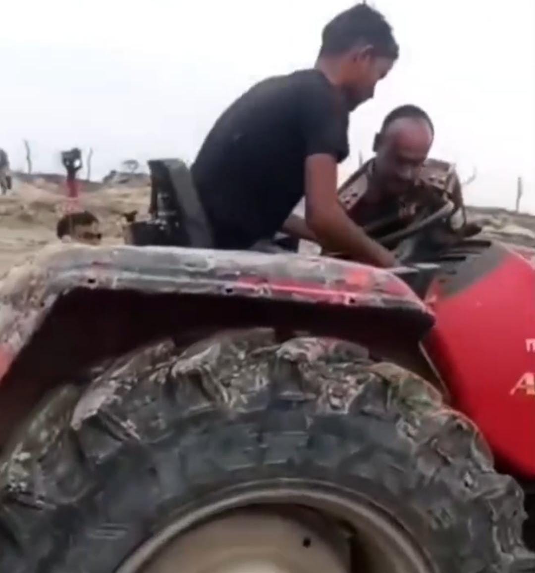 उत्तराखंड में यहाँ खनन माफियाओं का आतंक, वन दारोगा को ट्रैक्टर से कुचलने की कोशिश।