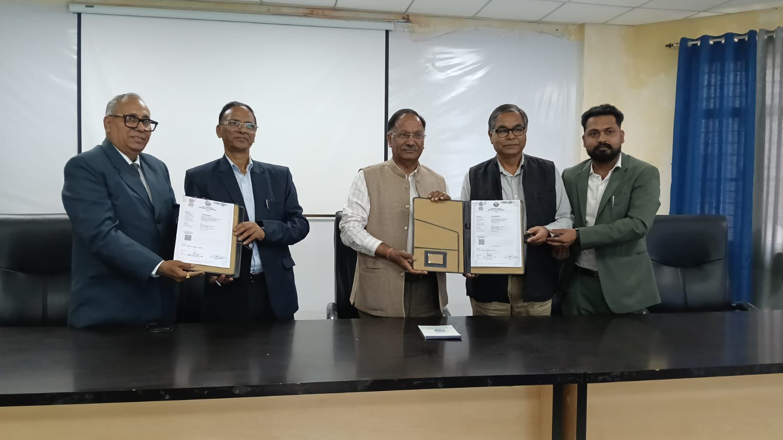 उत्तराखंड में यहाँ शिक्षा का नया अध्याय एस एम जे एन पी जी कॉलेज हरिद्वार में खुला उत्तराखंड मुक्त विश्वविद्यालय का अध्ययन केंद्र।