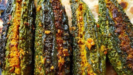 आइये आज घर पर बनाएं टेस्टी करेले का भर्ता, इस तरह कड़वाहट भी होगी कम।