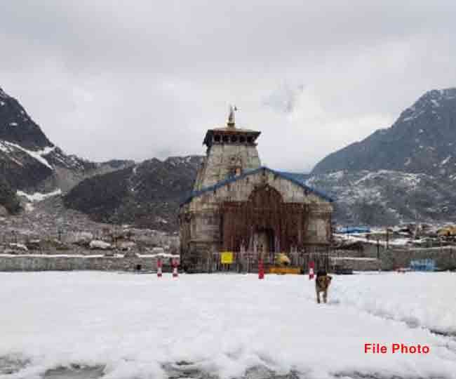 उत्तराखंड के बदरीनाथ-केदारनाथ में बर्फबारी, नैनीताल में गिरे ओले; लौटी ठंड।