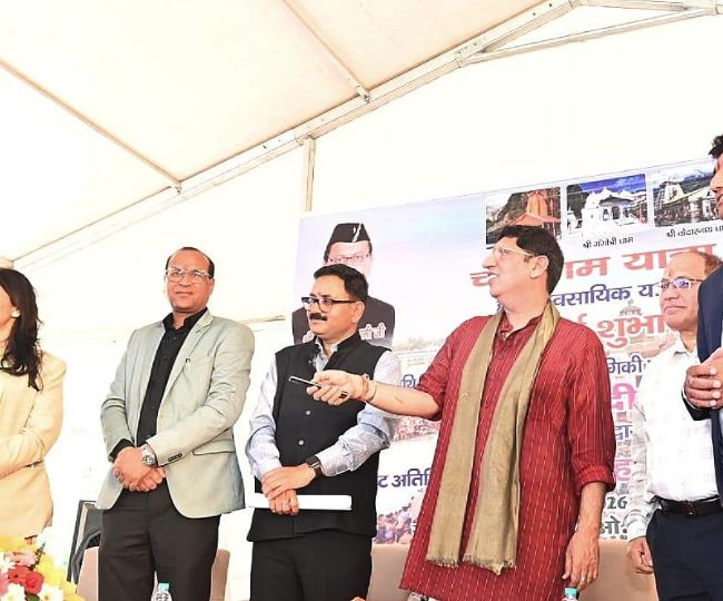 उत्तराखंड के हरिद्वार में परिवहन मंत्री प्रदीप बत्रा ने चारधाम यात्रा के लिए व्यावसायिक वाहनों हेतु ग्रीन कार्ड प्रणाली का शुभारंभ किया।