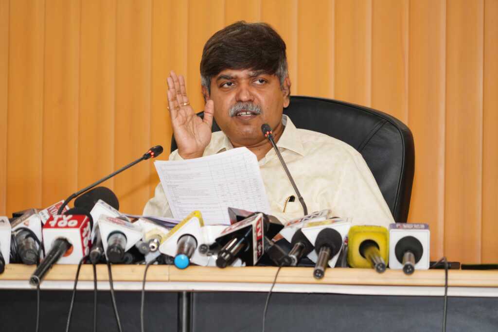 उत्तराखंड में 2024-25 में राज्य का सकल घरेलू उत्पाद (जीएसडीपी) ₹ 3,81,889 करोड़ का रहा।