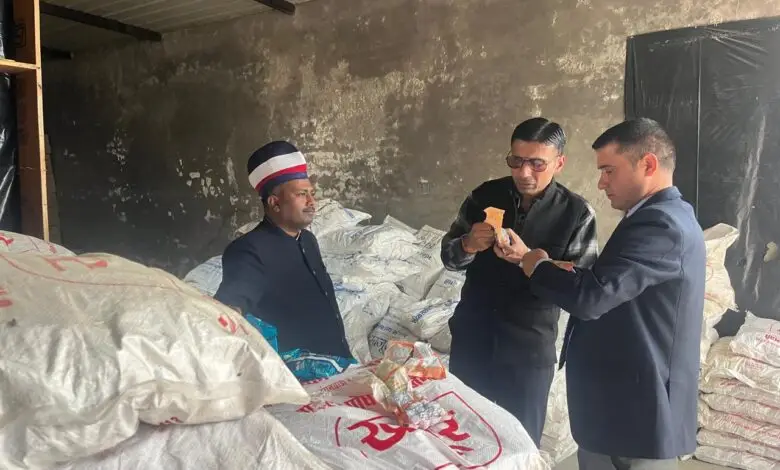 उत्तराखंड की राजनीति के डीएम सविन बंसल का बड़ा एक्शन; राज्य के आंगनबाड़ी केंद्रों पर राशन आपूर्तिकर्ता सेंट्रल गोदाम में छापेमारी।