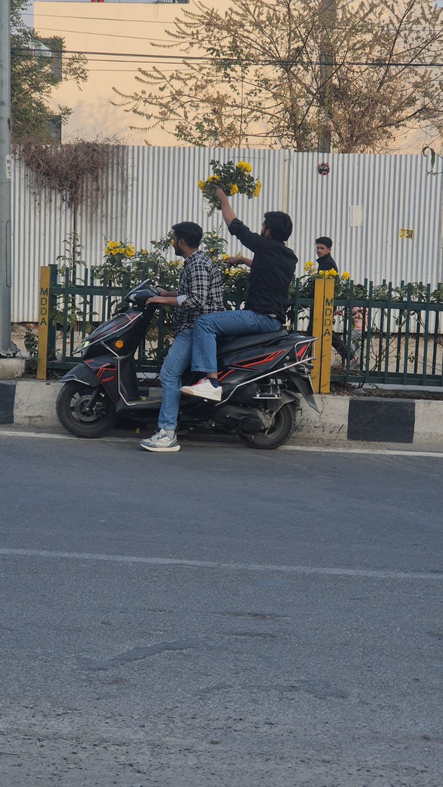 देहरादून शहर की सुंदरता से खिलवाड़ बर्दाश्त नहीं, सार्वजनिक संपत्ति और सौन्दर्यीकरण कार्यों को नुकसान पहुंचाने वालों के खिलाफ होगी कड़ी कार्रवाई : बंशीधर तिवारी।