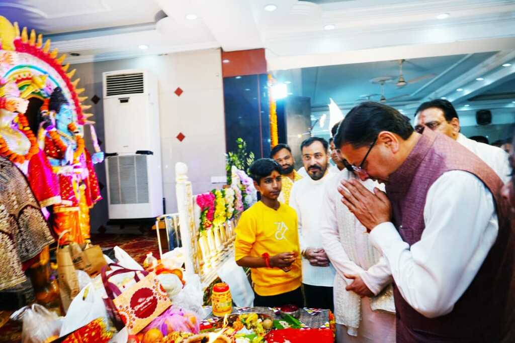 उत्तराखंड में यहां माता की चौकी कार्यक्रम मे शामिल हुए सीएम धामी।