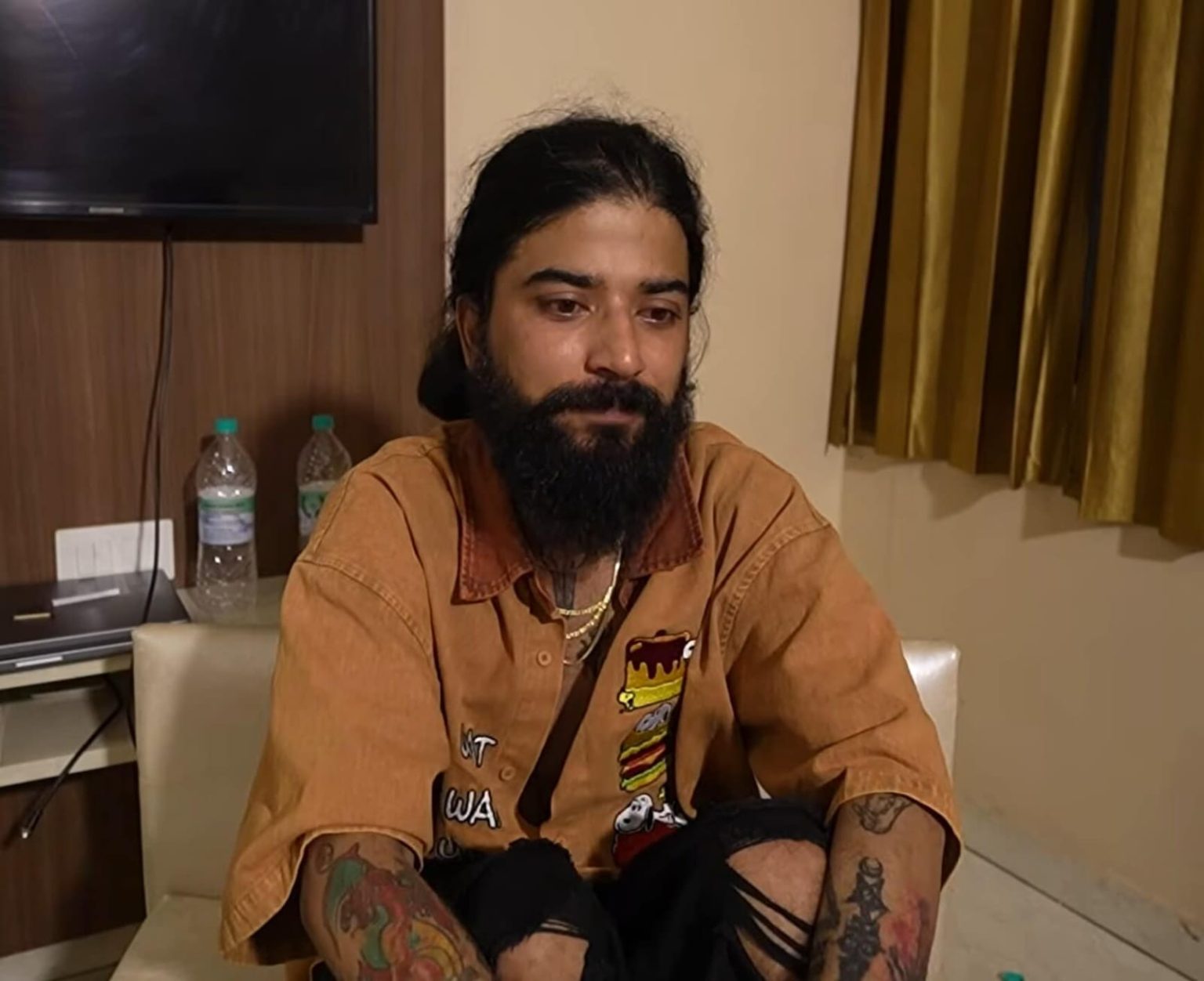 उत्तराखंड के चर्चित यूट्यूबर और Bigg Boss 17 फेम अनुराग डोभाल का LIVE हादसा, मेरठ हाईवे पर कार क्रैश।