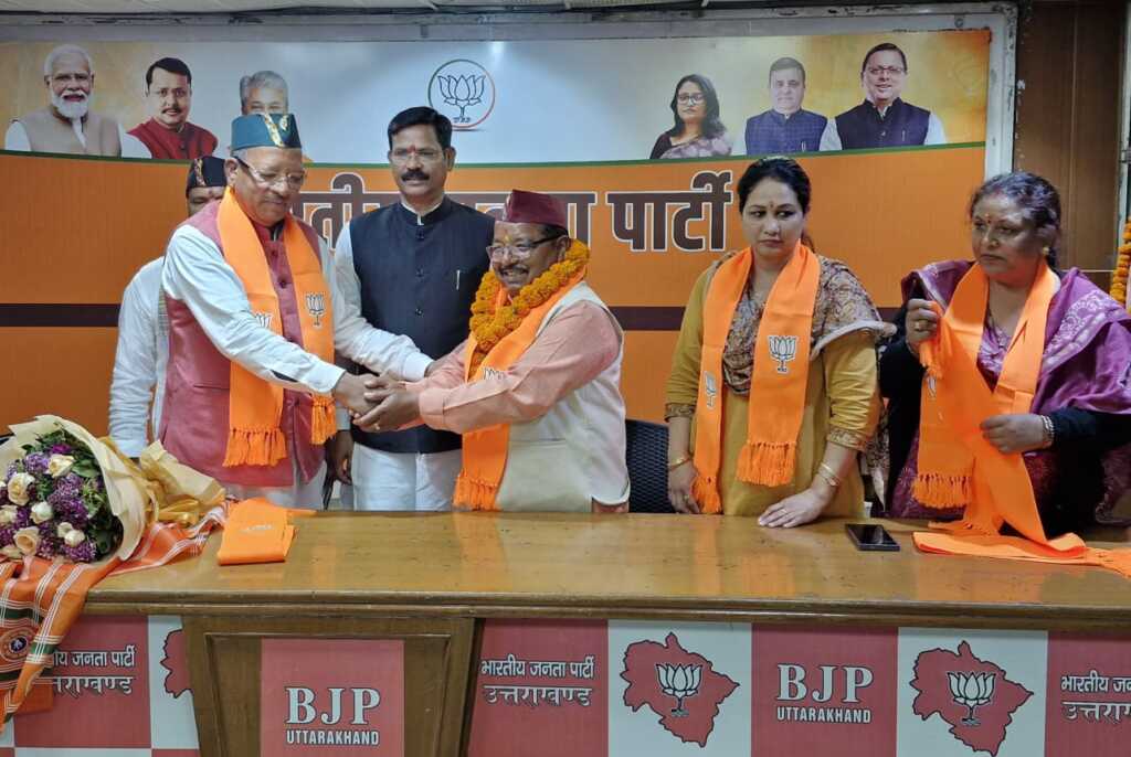 उत्तराखंड में पूर्व कर्मचारी नेता एवं सैन्य अधिकारियों समेत बड़ी संख्या में कांग्रेसी, भाजपा में शामिल।