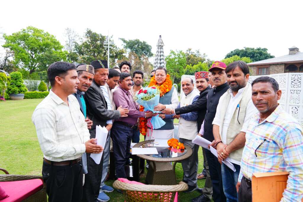 उत्तराखंड में दिवारीखौल जोखणी मोटर मार्ग की वित्तीय स्वीकृति के लिये क्षेत्रीय जनप्रतिनिधियों ने मुख्यमंत्री धामी का जताया आभार।