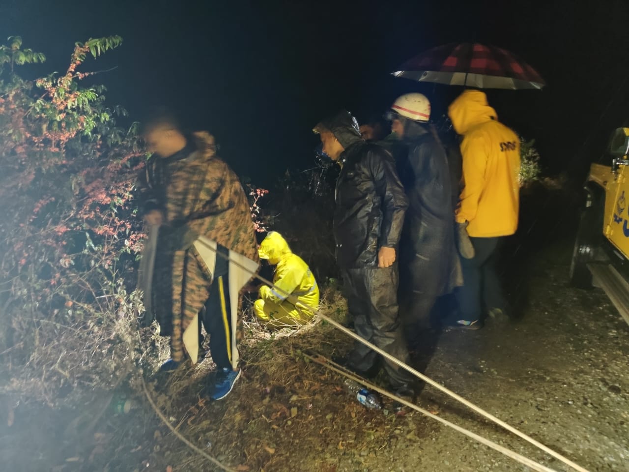 उत्तराखंड की राजधानी में शिखरफॉल के पास एक वाहन दुर्घटनाग्रस्त, एसडीआरएफ, उत्तराखंड ने किया 02 का रेस्क्यू।