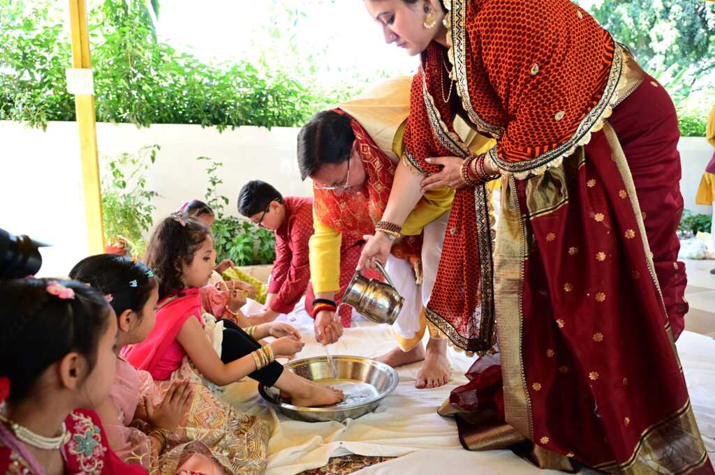 उत्तराखंड में मुख्यमंत्री धामी ने रामनवमी के पावन अवसर पर मुख्यमंत्री आवास में किया कन्या पूजन, प्रदेश की खुशहाली की कामना।