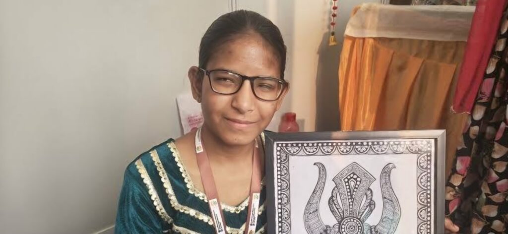 उत्तराखंड में तमन्ना की धुंधली आँखों में सजे सुनहरे सपने, मेहंदी के रंगों से बनती हैं अनोखा आर्ट, बनना चाहती हैं आईएएस।