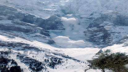 उत्तराखंड में हिमस्खलन को लेकर चेतावनी, इन तीन जिलों को खतरा, ऊंचाई वाले इलाकों में जाने से बचने की सलाह।