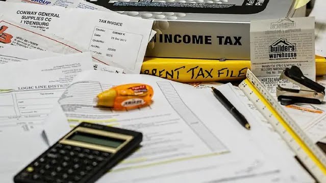 अब इनकम टैक्स में 7 बड़े बदलाव: 1 अप्रैल से बदल जाएगा टैक्स का पूरा गणित, जानें आप पर क्या होगा असर।