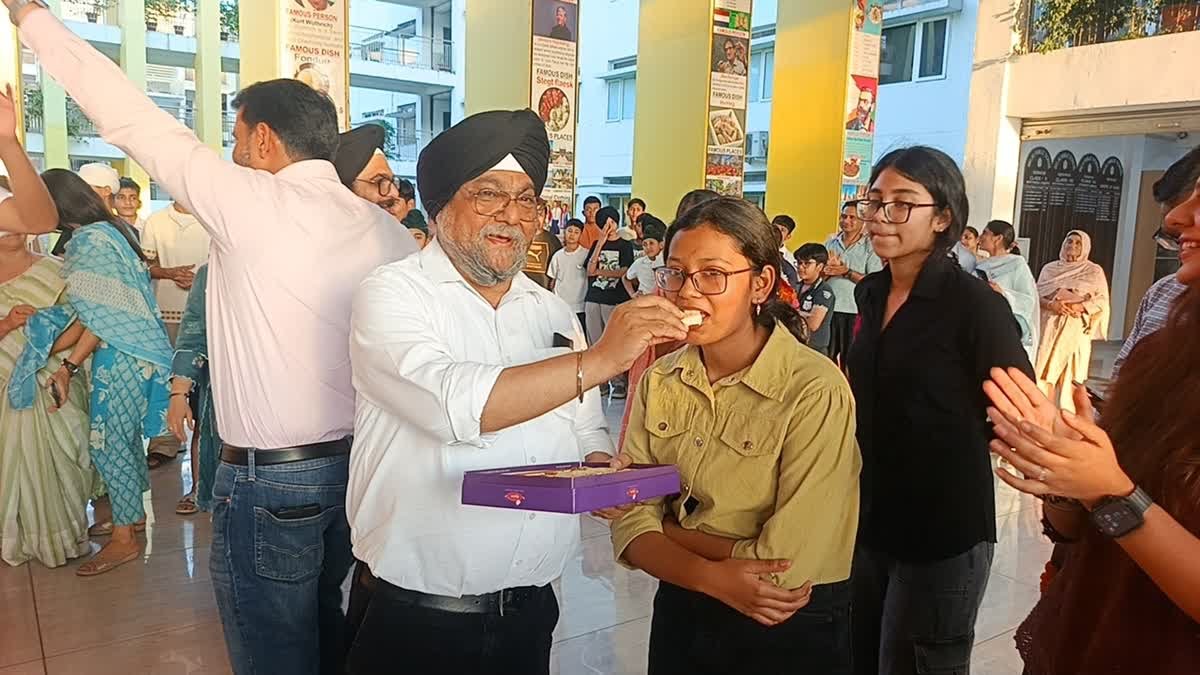 10वीं बोर्ड के परीक्षा परिणाम में उत्तराखंड की हर्षा ने रचा इतिहास, हासिल किये 100% अंक।