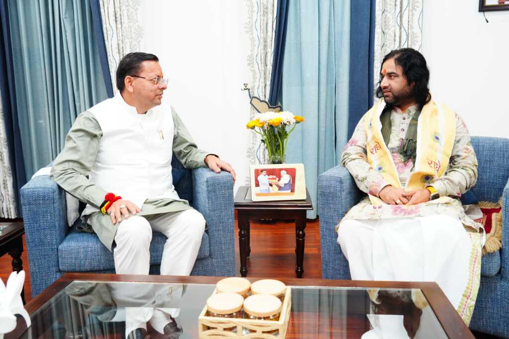 उत्तराखंड में आज मुख्यमंत्री धामी से देवकीनंदन ठाकुर जी महाराज की शिष्टाचार भेंट।